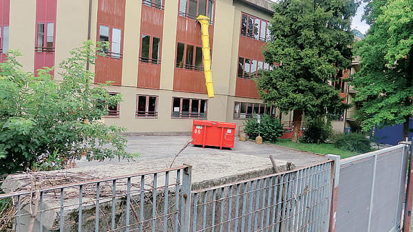 Cantieri nelle scuole Taglio del verde, arredi e interventi in  palestra