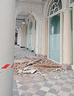 Allarme a Griante Cadono i calcinacci del Grand Hotel