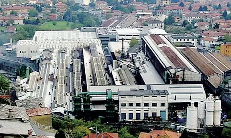 Crisi continua alla Ferriera di Dongo  «Operai senza stipendio da maggio»