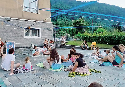 Le favole sotto le stelle piacciono ai bambini