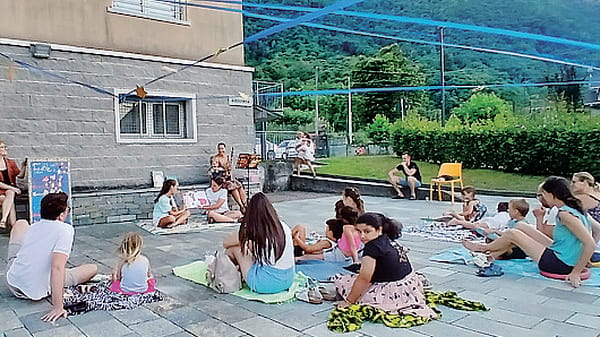 Le favole sotto le stelle piacciono ai bambini