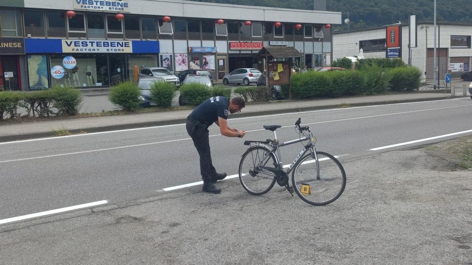  Camion urta un ciclista a Regoledo, 51enne trasportato in elicottero a Gravedona 