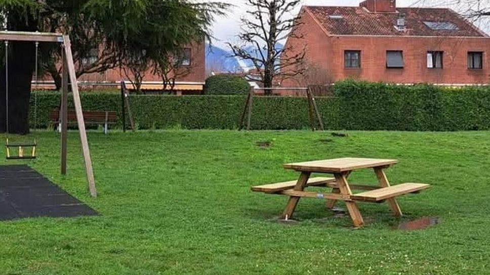 Galbiate, la denuncia di una residente: «Schiamazzi e droga al parco, il Comune non risponde»