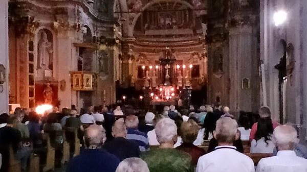 Gerola, crolla un albero e salta la luce: la messa è a lume di candela