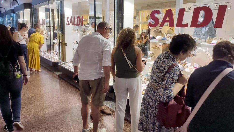 Saldi estivi, a Lecco sono i turisti a trainare gli acquisti