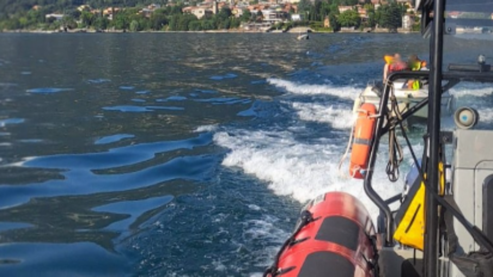 Barca in avaria al largo di Mandello: tre persone soccorse 