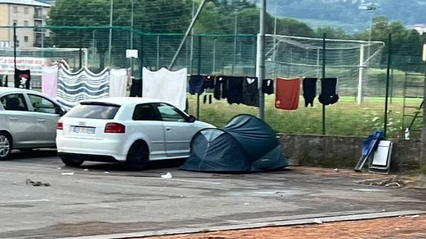 Si accampano al Lavello e razziano il mercatino della Pro loco