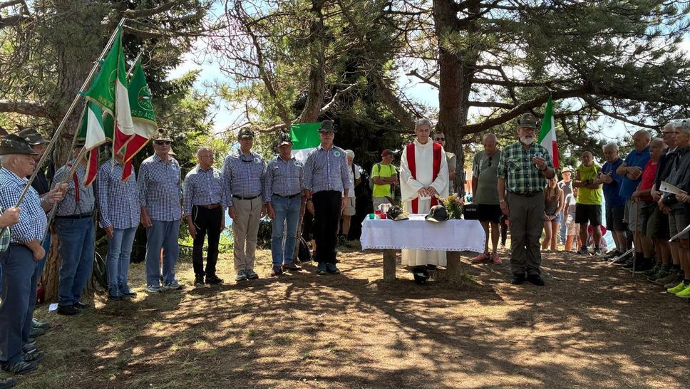 Pizzo d’Erna, gli alpini festeggiano i 70 anni della croce