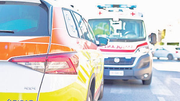 Auto fuori strada a Somasca Donna soccorsa in gravi condizioni
