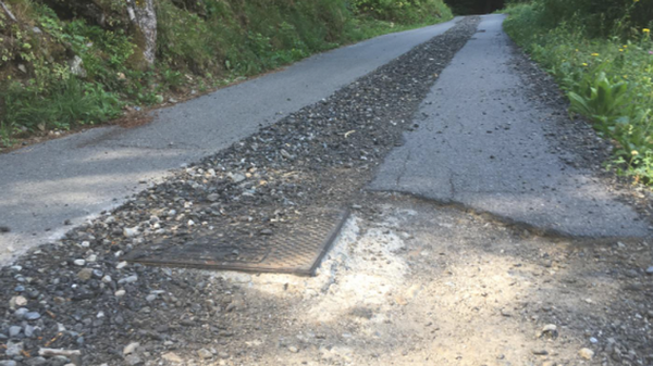 Tirano, polemica sulla strada per Canali: «Rischio per chi transita». Il Comune: «Interventi da settembre»