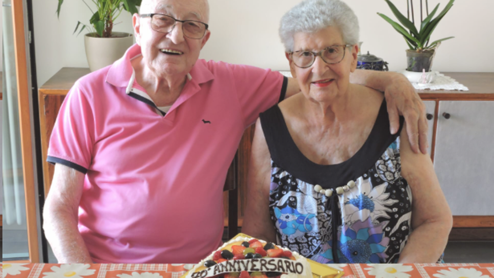 Settant’anni mano nella mano: Carla e Luigi festeggiano le nozze di titanio