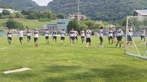 Calcio Lecco, il ritiro entra nel vivo: Valente costruisce il gruppo tra lavoro e sorrisi