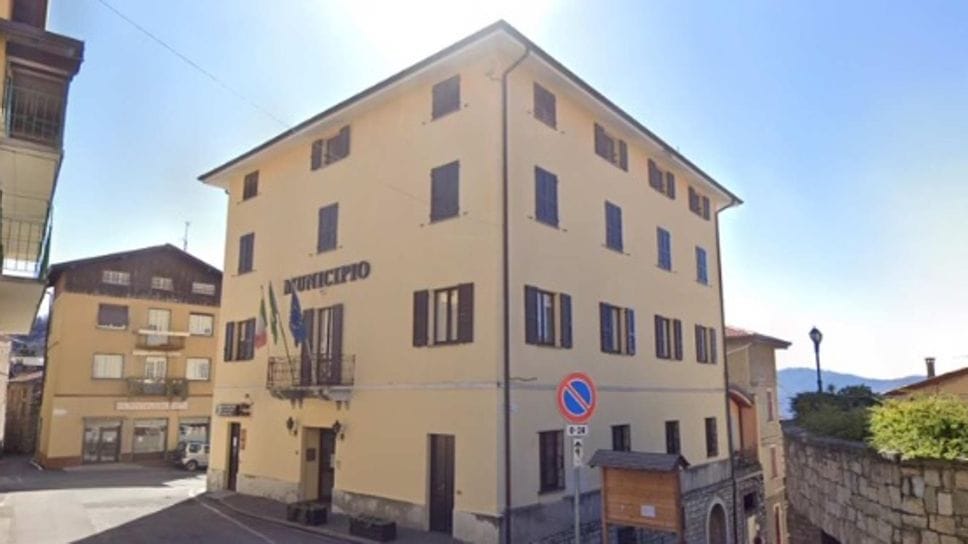 Carenno, sesto giorno senza linea telefonica: il sindaco diffida Fibercoop
