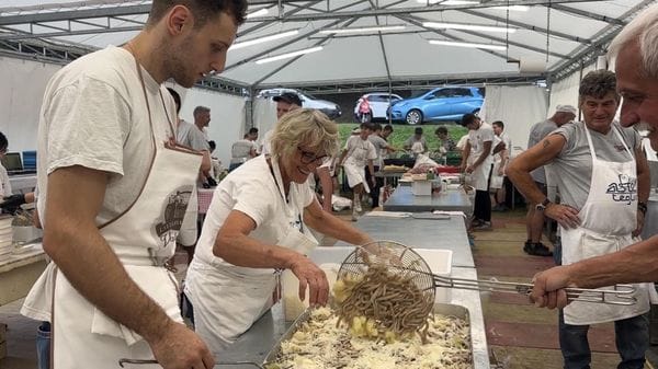 Festa dei pizzoccheri, oltre 3.000 porzioni servite: Teglio celebra un’edizione da record