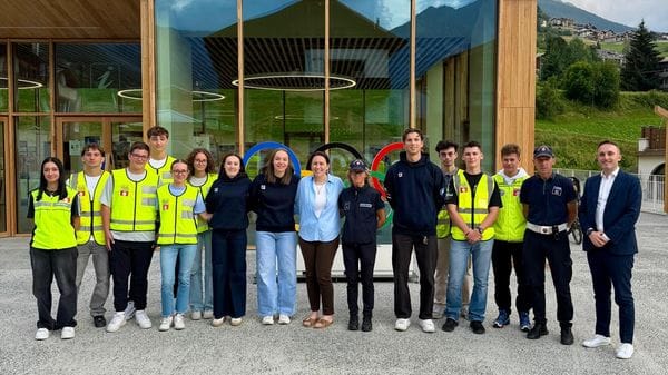 Bormio, i campioni olimpici in strada con la Polizia locale e i “Ragazzi On The Road”