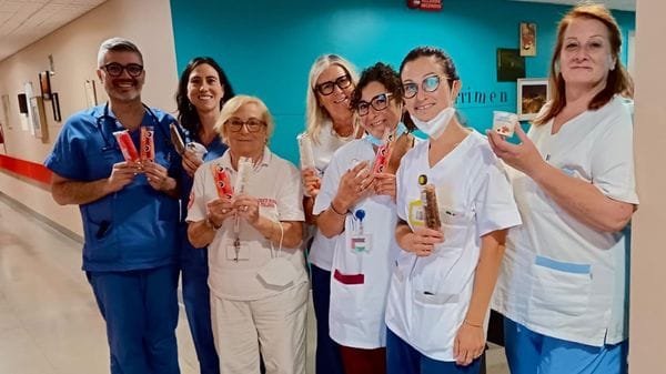 Lecco, “Dolci Coccole” porta il gelato ai pazienti oncologici dell’ospedale Manzoni
