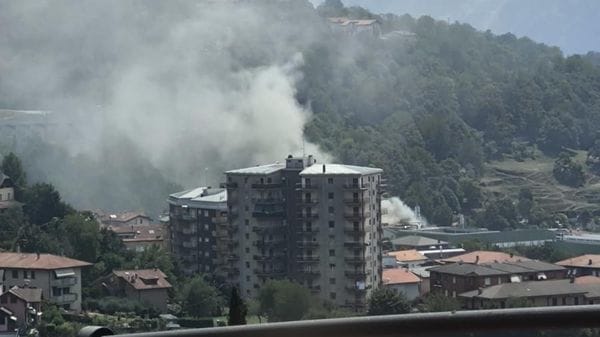 Mandello del Lario, incendio alla Gilardoni: fiamme domate, nessun rischio per la popolazione