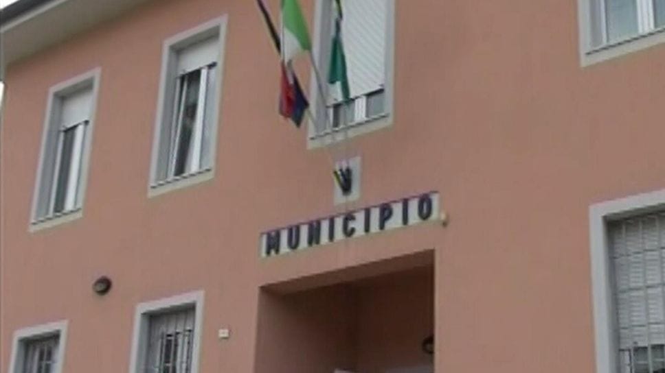 Verceia, il Comune mette in guarda su un presunto venditore porta a porta: «Massima prudenza»