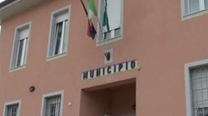 Verceia, il Comune mette in guarda su un presunto venditore porta a porta: «Massima prudenza»