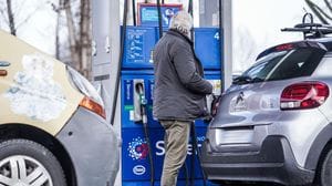 Carburanti, a Lecco fare un pieno costa quasi cento euro