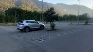 Castione Andevenno: agguato nel piazzale a colpi di pistola