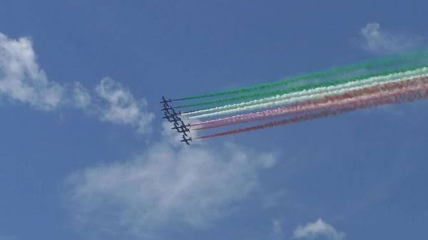 Il passaggio delle Frecce Tricolori nel cielo di Lecco