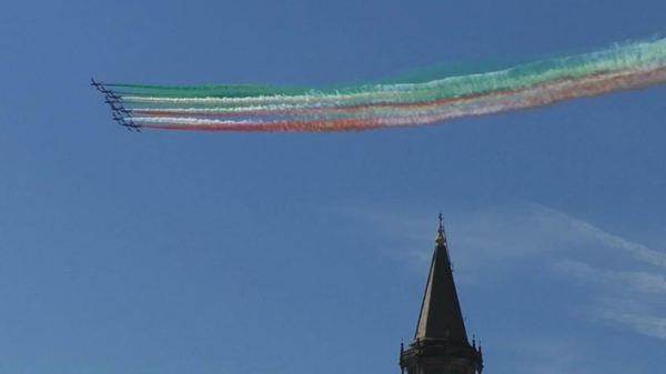 Spettacolo nel cielo di Lecco: il passaggio delle Frecce Tricolori