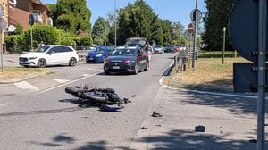 Schianto fra auto e moto a Osnago