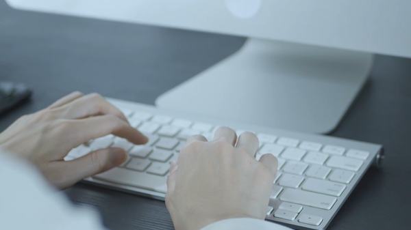 Recensioni online, arriva la stretta sulle fake: «Così si tutelano consumatori e imprese»