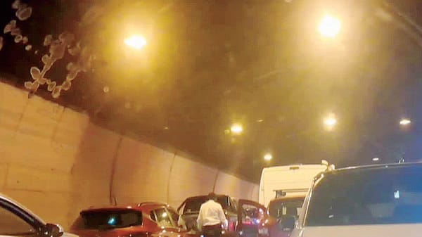 Cantieri lungo la statale 36 e polemiche: «Due ore per 7 chilometri in galleria»