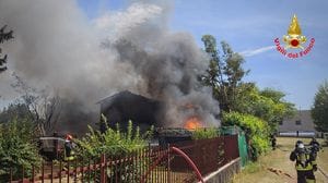 Robbiate, a fuoco un casolare: intervento dei vigili del fuoco
