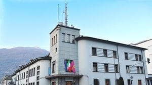 Sondrio: canta ubriaca in piazza e molesta i passanti