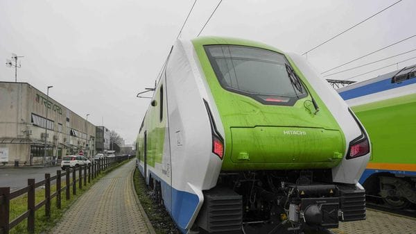 Como-Lecco, il ritorno dei treni è già un incubo: guasti, ritardi e corse cancellate