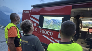 Incendio a Premana, vigili del fuoco ancora al lavoro
