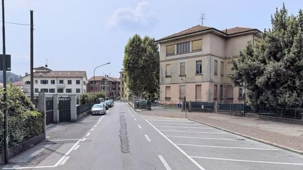 Barzanò, rissa tra giovani in piazza Mercato: un ferito