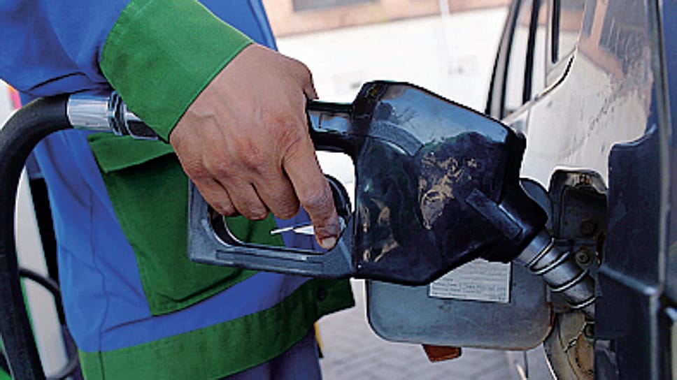 Carburanti, benzina ancora attorno ai 2 euro: situazione accise e controlli contro le frodi