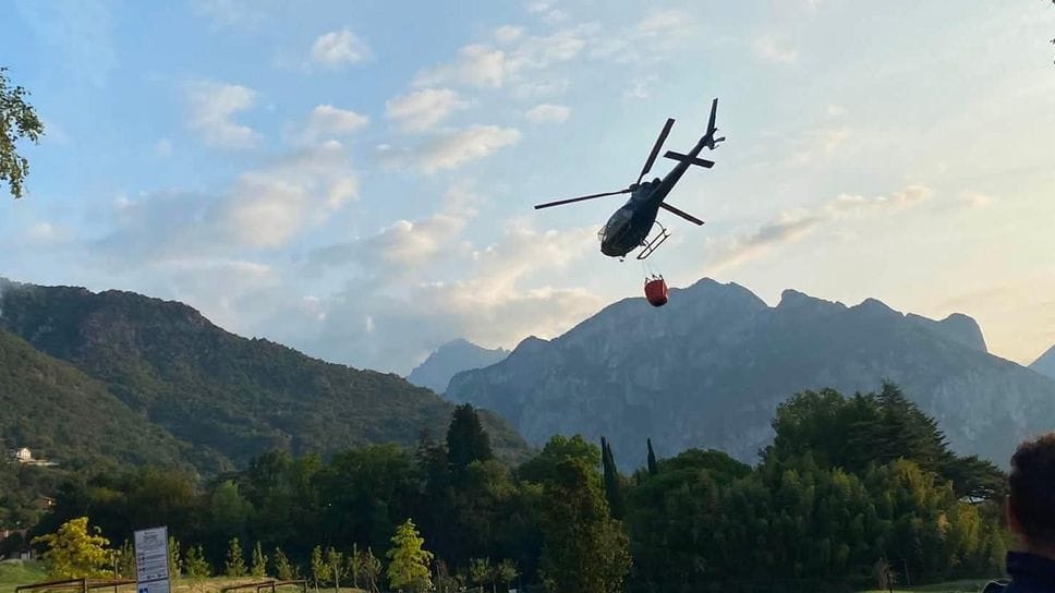 Moregallo, ancora un elicottero in azione. Ma «troppi curiosi si avvicinano per selfie»