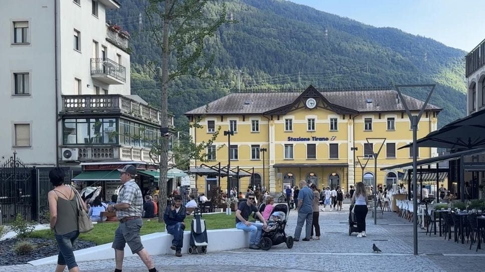 Tirano, giovane investito da un treno in stazione