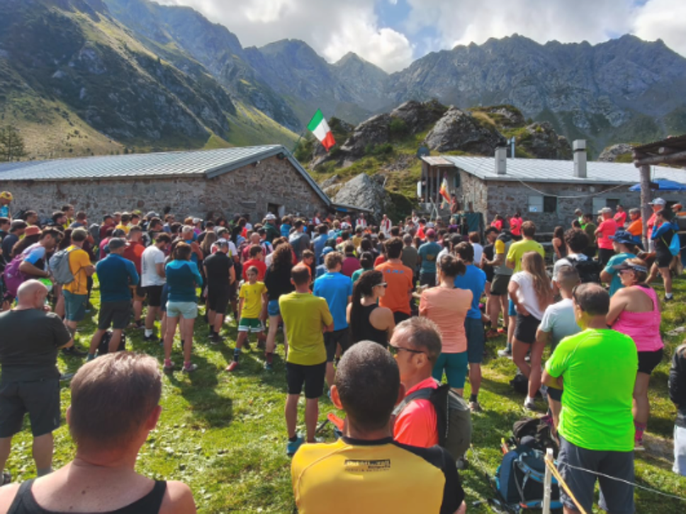 In 350 all’Alpe Caronella per Christopher: ora il rifugio porta il suo nome