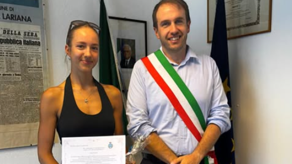 Abbadia, il “grazie” alla turista polacca che ha salvato due ragazzi in difficoltà nel lago