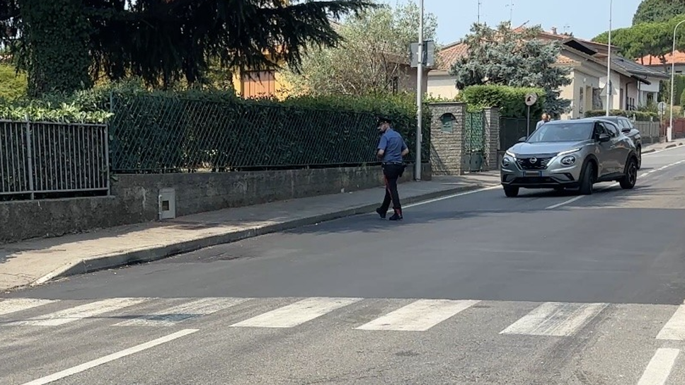 Cade dalla moto a Casatenovo, 23enne in ospedale 