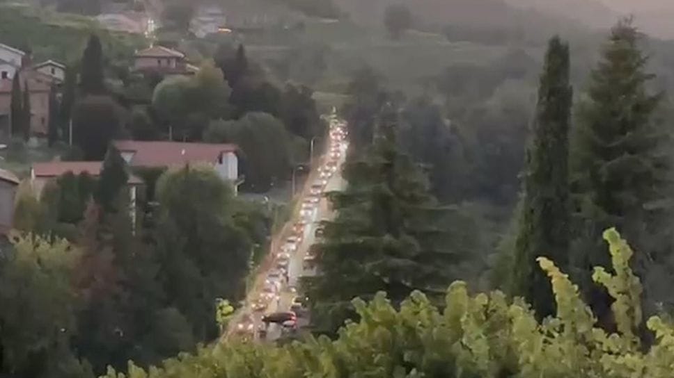 Montevecchia, sessanta multe per l’eclissi: sanzioni a chi ha parcheggiato in divieto