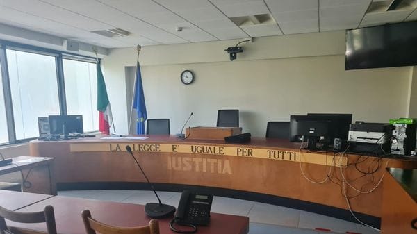 Valmadrera, ragazzina spinta in mezzo alla strada: motociclista la urta. Per il giudice il centauro ha il 70% della colpa