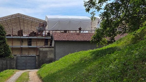 La Valletta Brianza, quasi pronta la nuova copertura del monastero di Bernaga