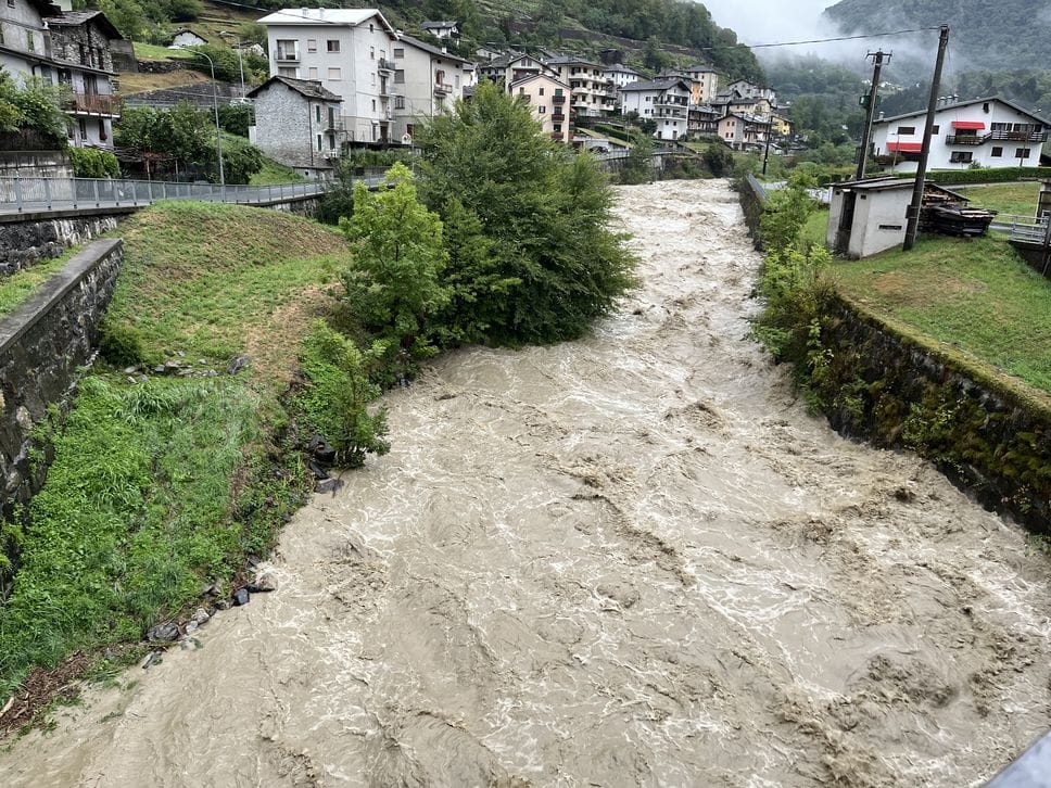 Maltempo in Valtellina, allagamenti e torrenti in piena