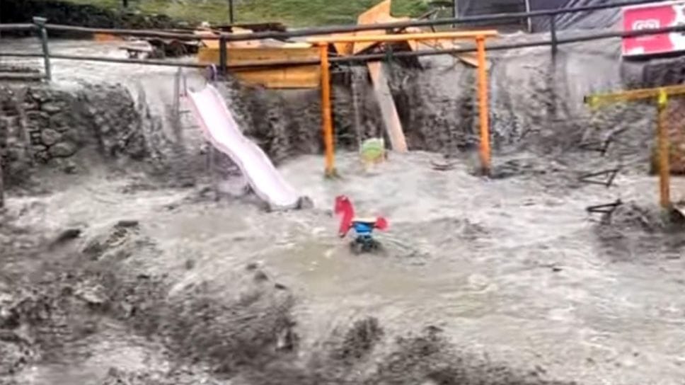 Teglio, esonda il torrente: evacuata la frazione di Bondone