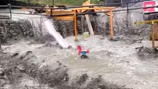Teglio, esonda il torrente: evacuata la frazione di Bondone