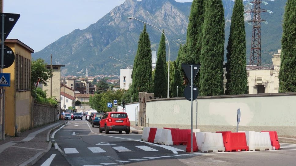 Lecco, teleriscaldamento: entro fine anno i tubi sotto la ferrovia in via Badoni