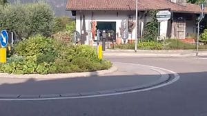 Parcheggi selvaggi, taxi abusivi, eccessi di velocità: i controlli della polizia provinciale sul Lago