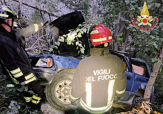 Rotola nel bosco con la jeep Trovato morto a Lanzada